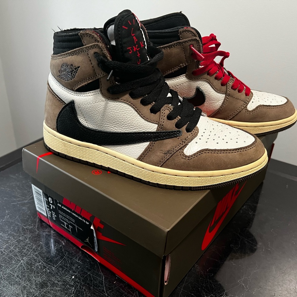 NikeAir Jordan 1 Retro High OG - Brown, Black, & White Travis Scott Cactus Jack